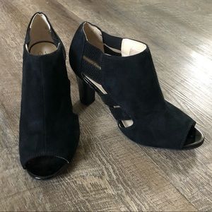 Life Stride 2 inch suede heels